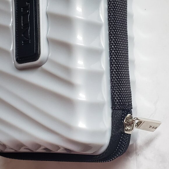 TUMI Delta Hard Shell Silver Luggage Toiletry‎ Travel Kit Case Zip Around Full - Picture 6 of 8